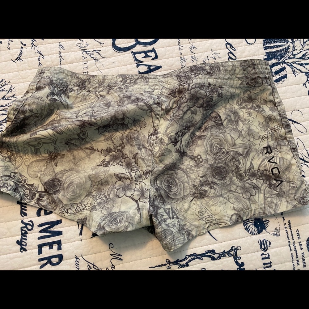 Like new women swim shorts!